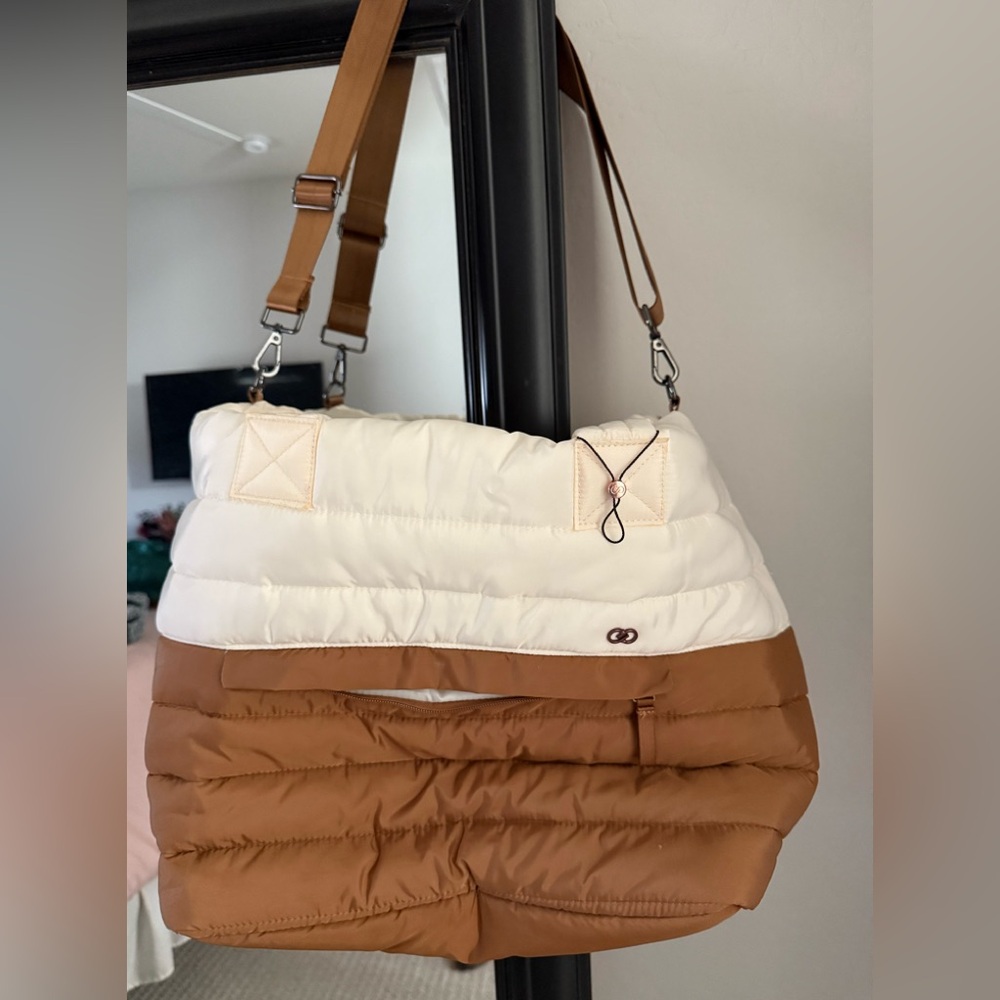 Calia by Carri Underwood Quilted Tote (cream/tan)